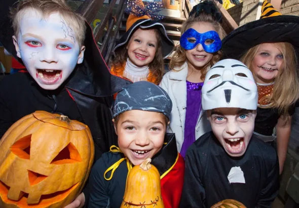 Halloweenul ESTE un derapaj cultural: Un copil de 13 ani a înjunghiat un bărbat Masti-de-Halloween-pentru-copii.webp