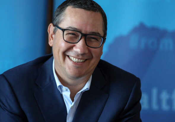 Ponta revine în mijlocul PSD, la Congresul formațiunii: Așteptam de 10 ani această invitație NzgwJmg9NDQwJmhhc2g9MDVhYmY5M2Q5YjI3NDZkYjQyNTNjNTYzNzQzM2I4MmM.thumb_.jpg